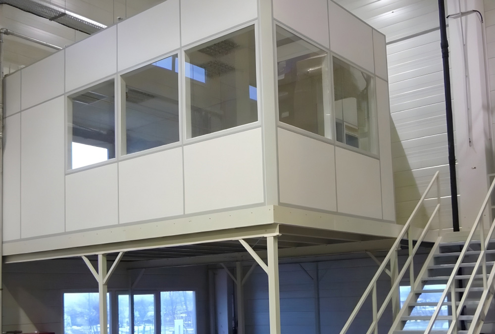 Kapacitásnövelés acél galériára épített irodával